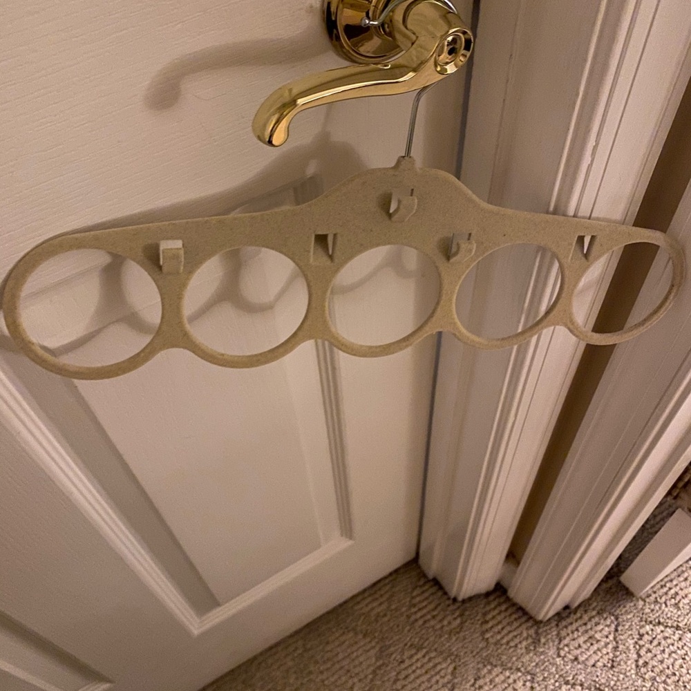 Scarf hanger